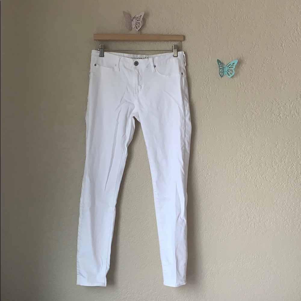 White skinny jeans